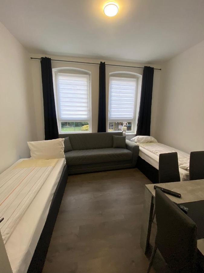 Modernes Apartment Mit 2 Schlafzimmern Und Privatparkplatz Nahe Innenstadt Neumuenster Exterior photo