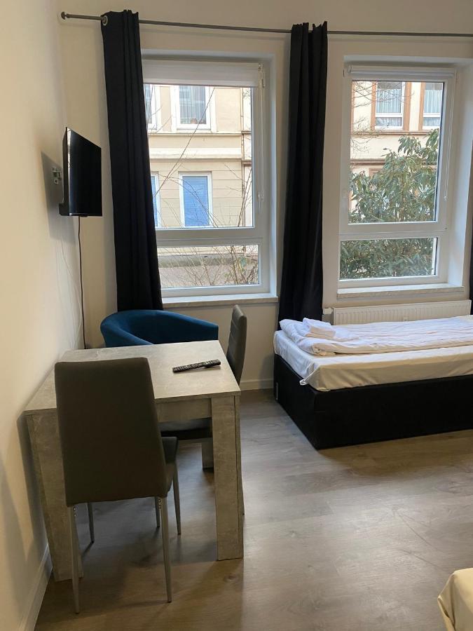 Modernes Apartment Mit 2 Schlafzimmern Und Privatparkplatz Nahe Innenstadt Neumuenster Exterior photo