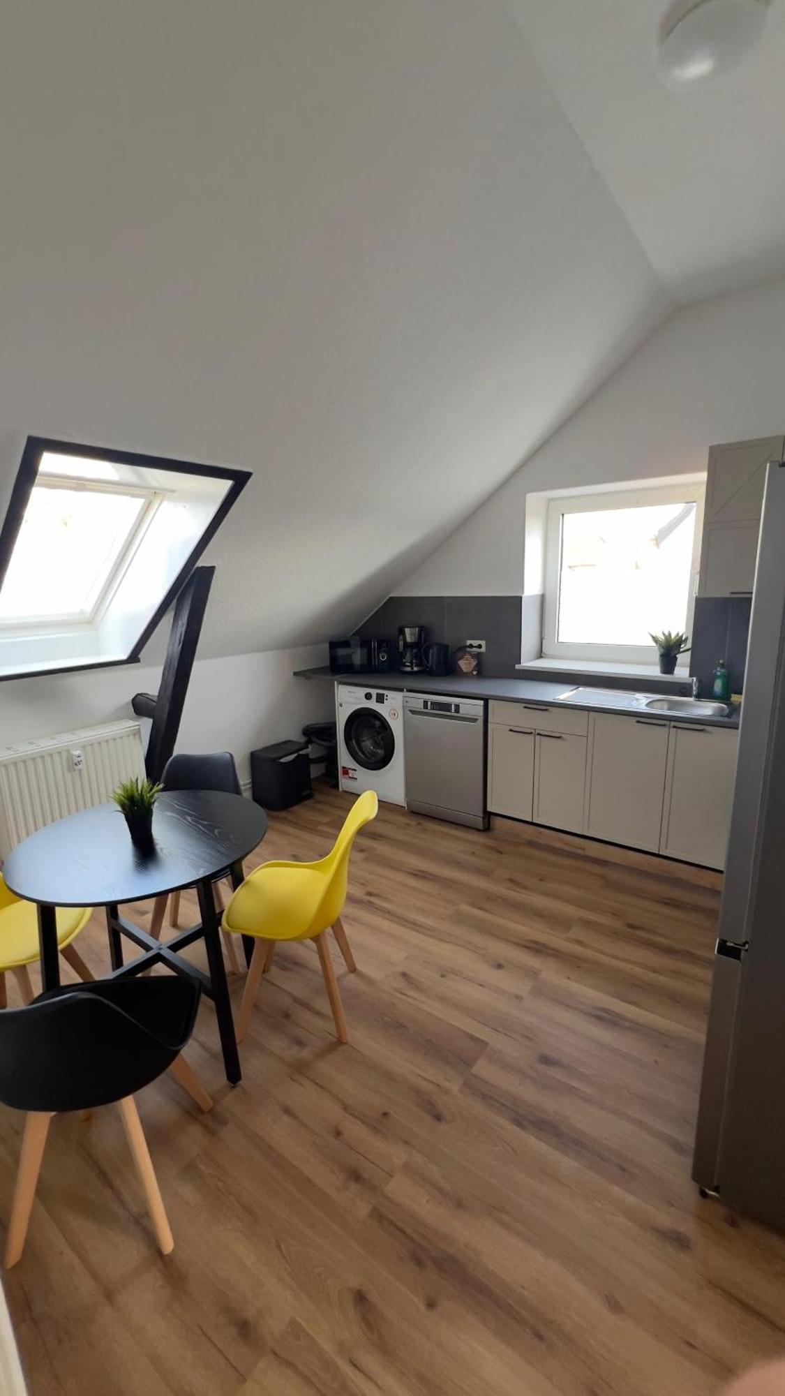 Modernes Apartment Mit 2 Schlafzimmern Und Privatparkplatz Nahe Innenstadt Neumuenster Exterior photo